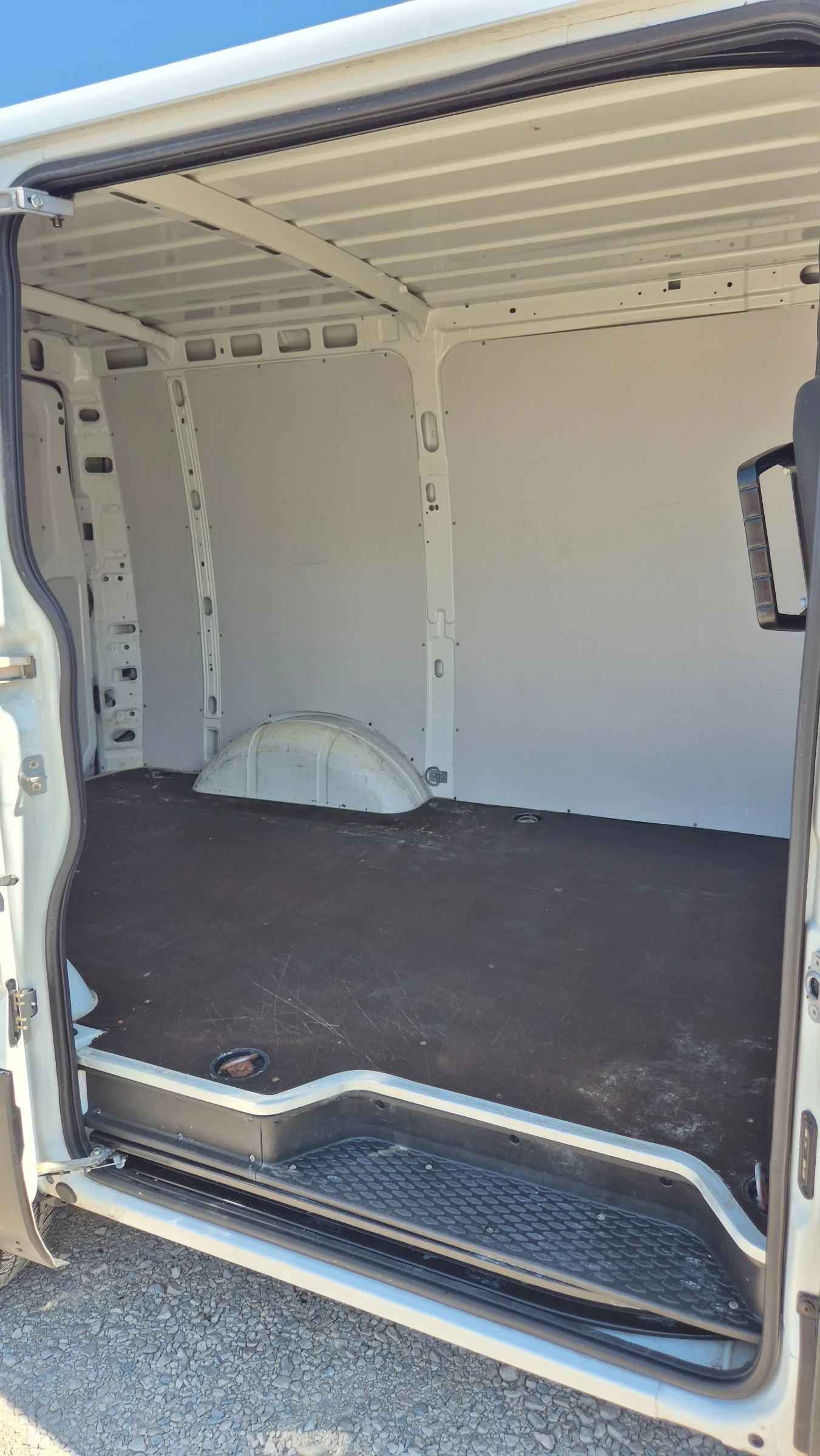 Iveco Daily 35s18* КЛИМАТРОНИК* ШВЕЙЦАРИЯ* , снимка 8 - Бусове и автобуси - 55750732