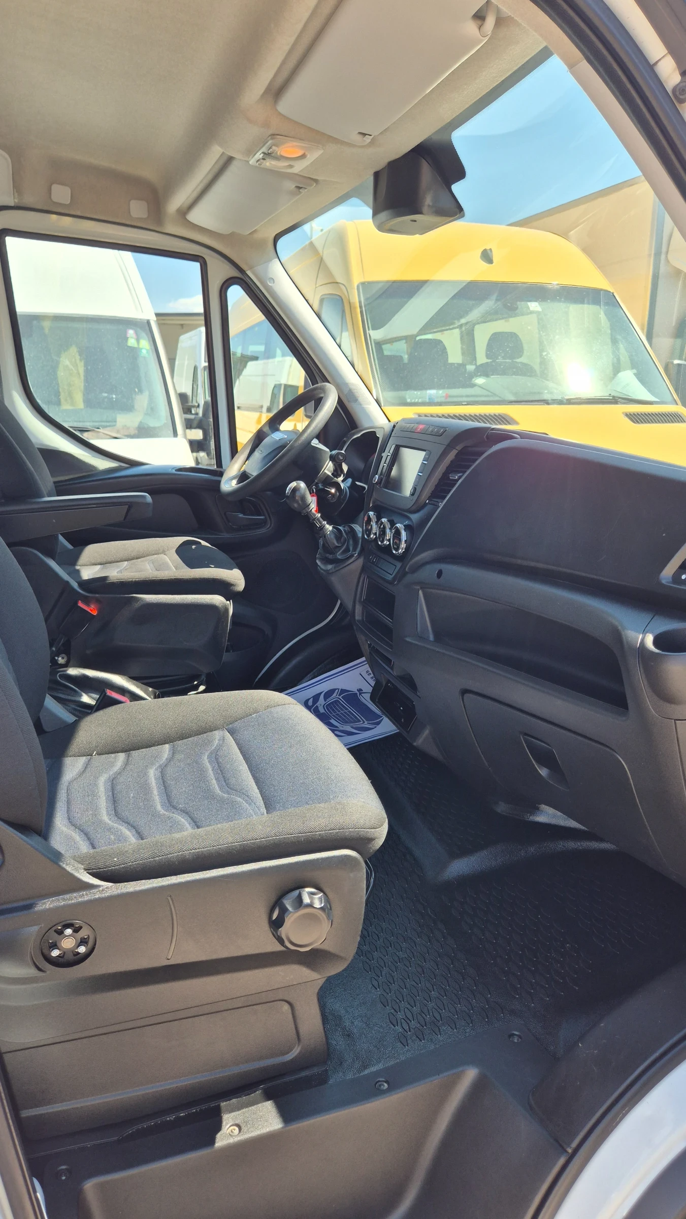 Iveco Daily 35s18* КЛИМАТРОНИК* ШВЕЙЦАРИЯ* , снимка 13 - Бусове и автобуси - 55750732