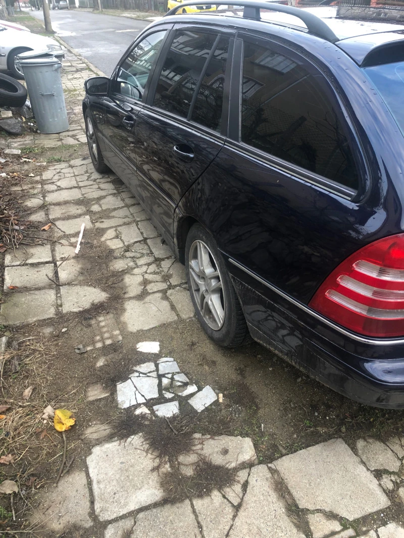 Mercedes-Benz C 220, снимка 3 - Автомобили и джипове - 46958391