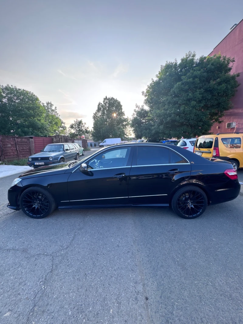 Mercedes-Benz E 350 4matic, снимка 5 - Автомобили и джипове - 52393739