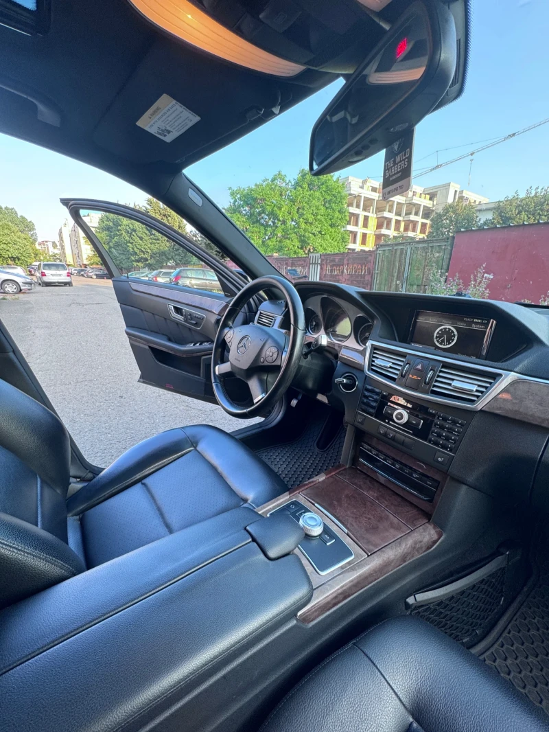 Mercedes-Benz E 350 4matic, снимка 12 - Автомобили и джипове - 52393739