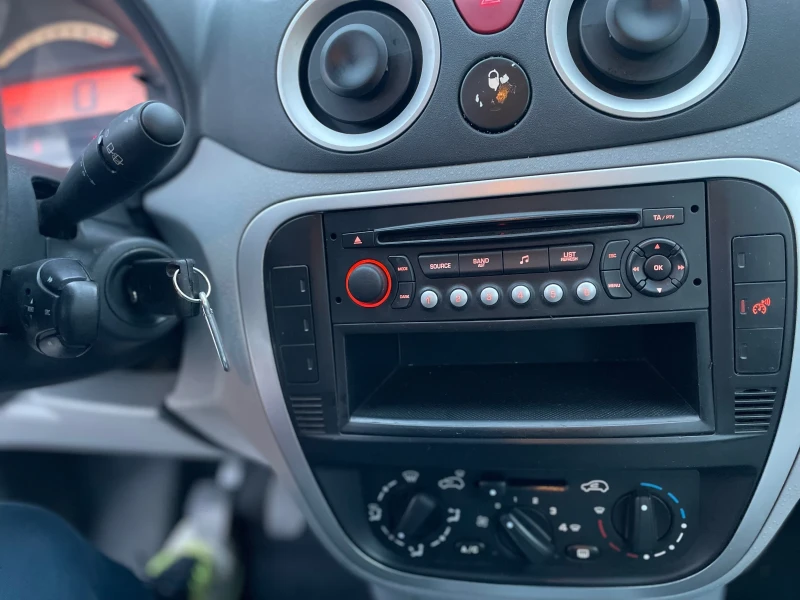 Citroen C3, снимка 8 - Автомобили и джипове - 51923978