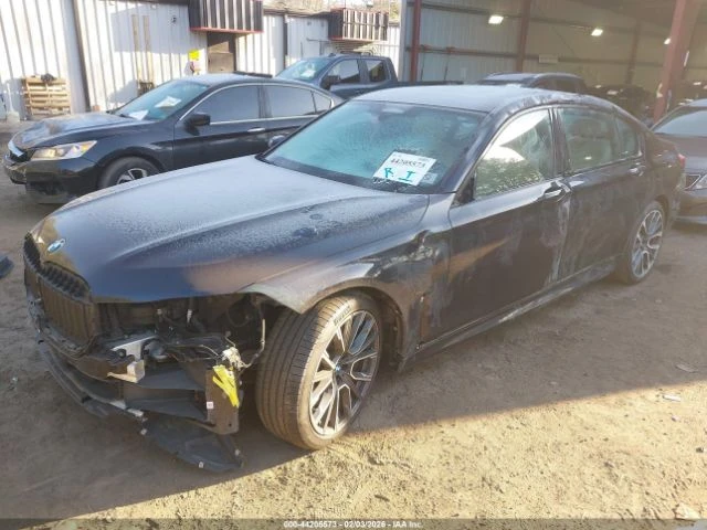 BMW 750 MPACK* ОБДУХ* PANO* AMBIENT* HARMAN* HEADUP* GESTU, снимка 3 - Автомобили и джипове - 53907746