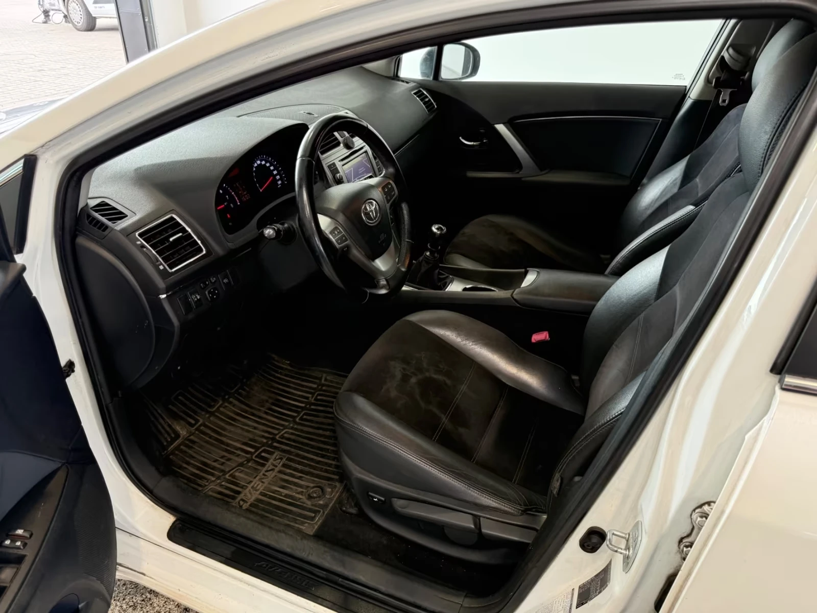 Toyota Avensis 1.8 VVT-i 147hp с гаранция! Очакван внос!  - изображение 5