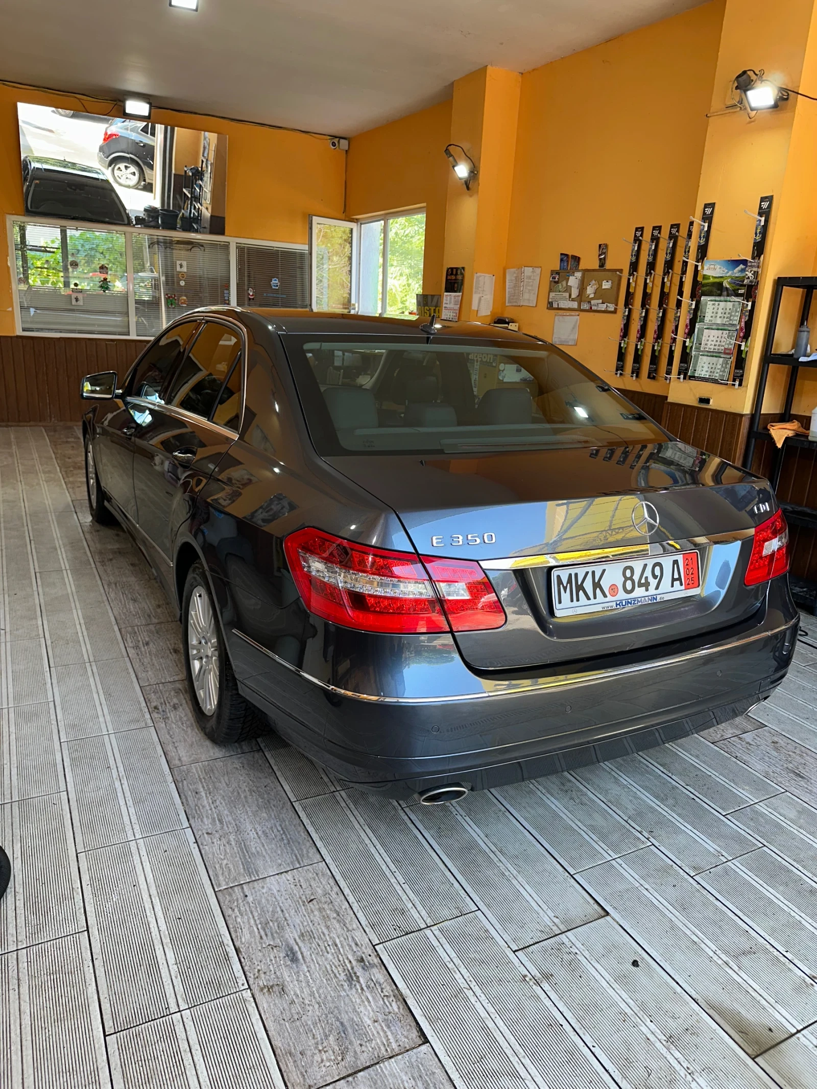 Mercedes-Benz E 350  - изображение 5