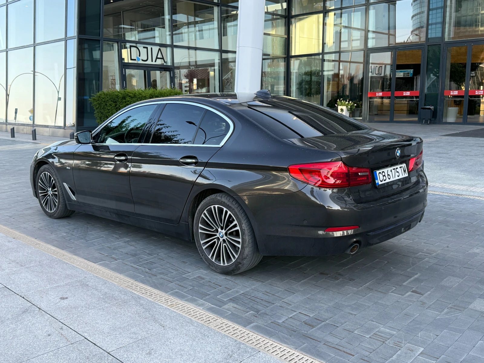 BMW 530 xDrive // Adaptive LED - изображение 6