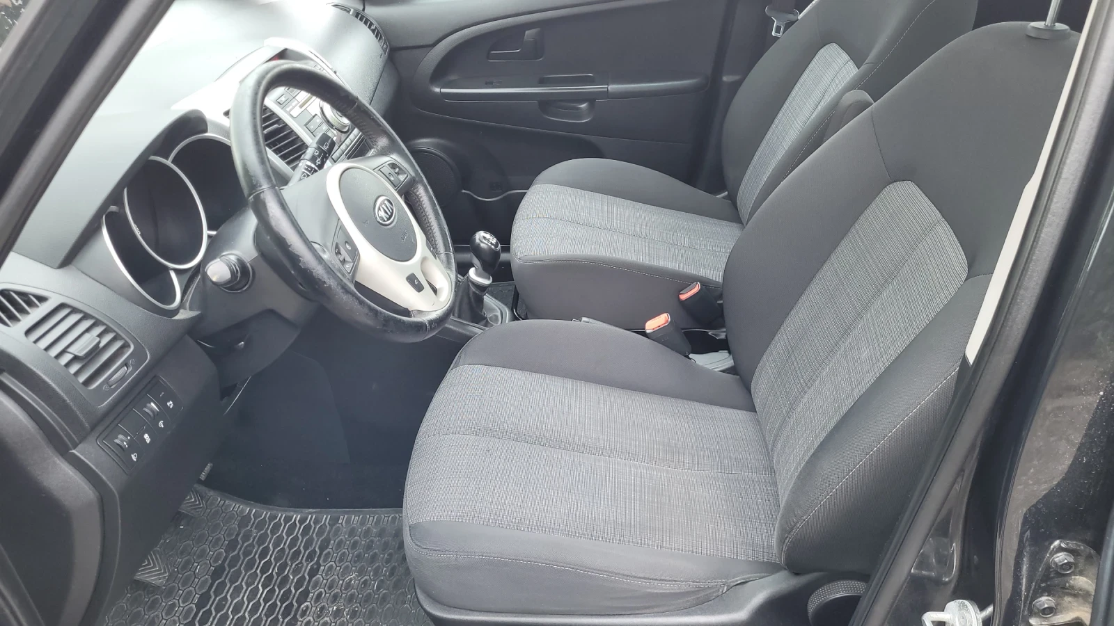 Kia Venga 1.4 дизел - изображение 10