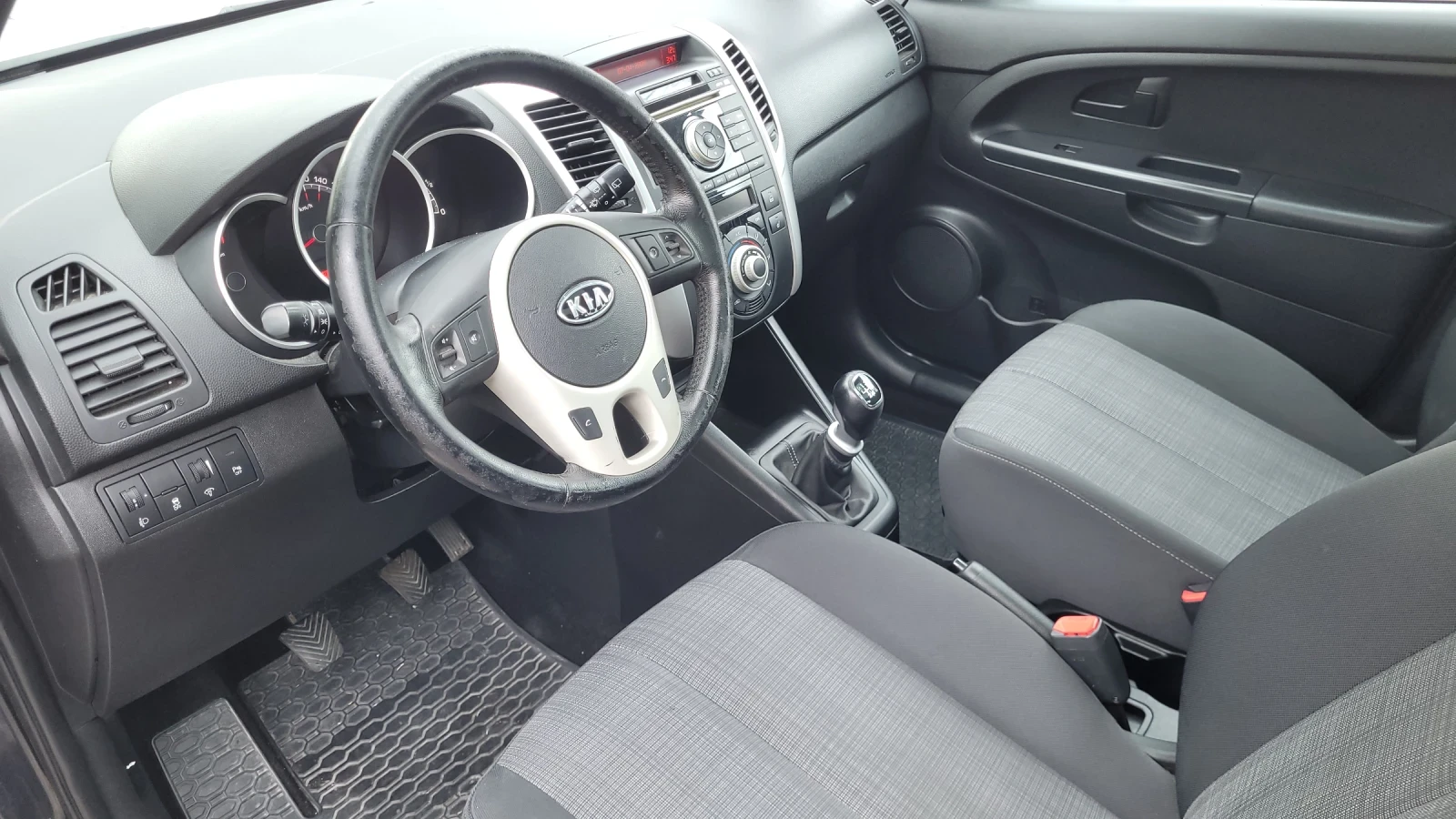 Kia Venga 1.4 дизел - изображение 9