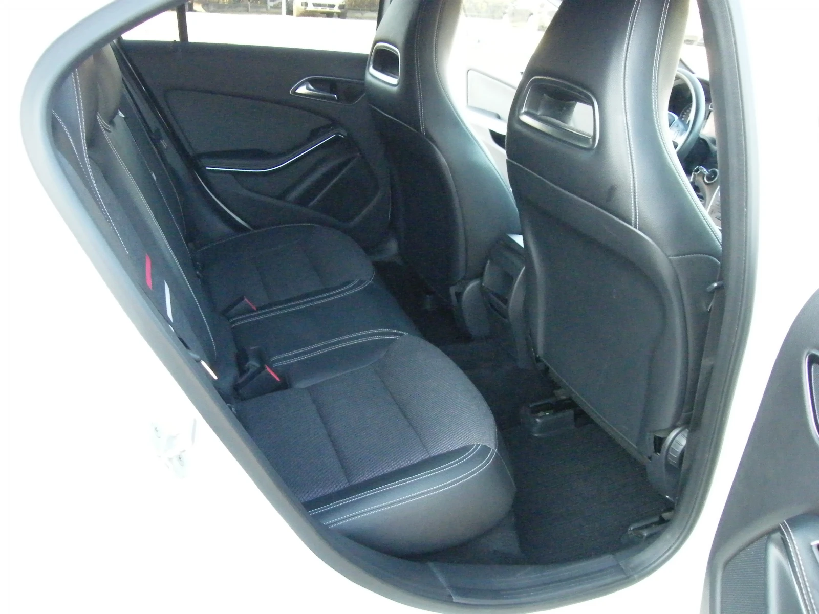 Mercedes-Benz A 180 1.6i EURO 6B, снимка 14 - Автомобили и джипове - 53737614