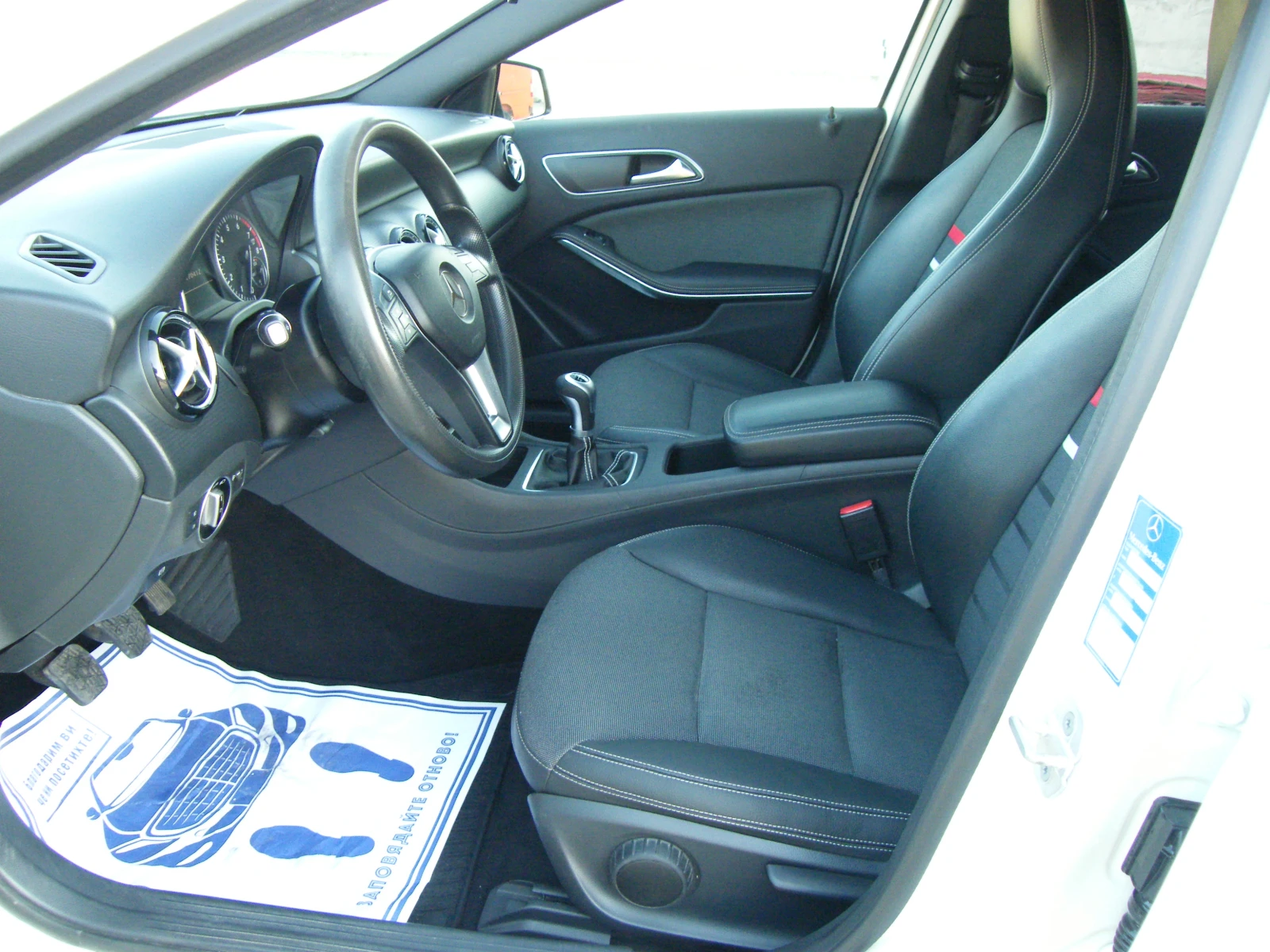 Mercedes-Benz A 180 1.6i EURO 6B, снимка 8 - Автомобили и джипове - 53737614