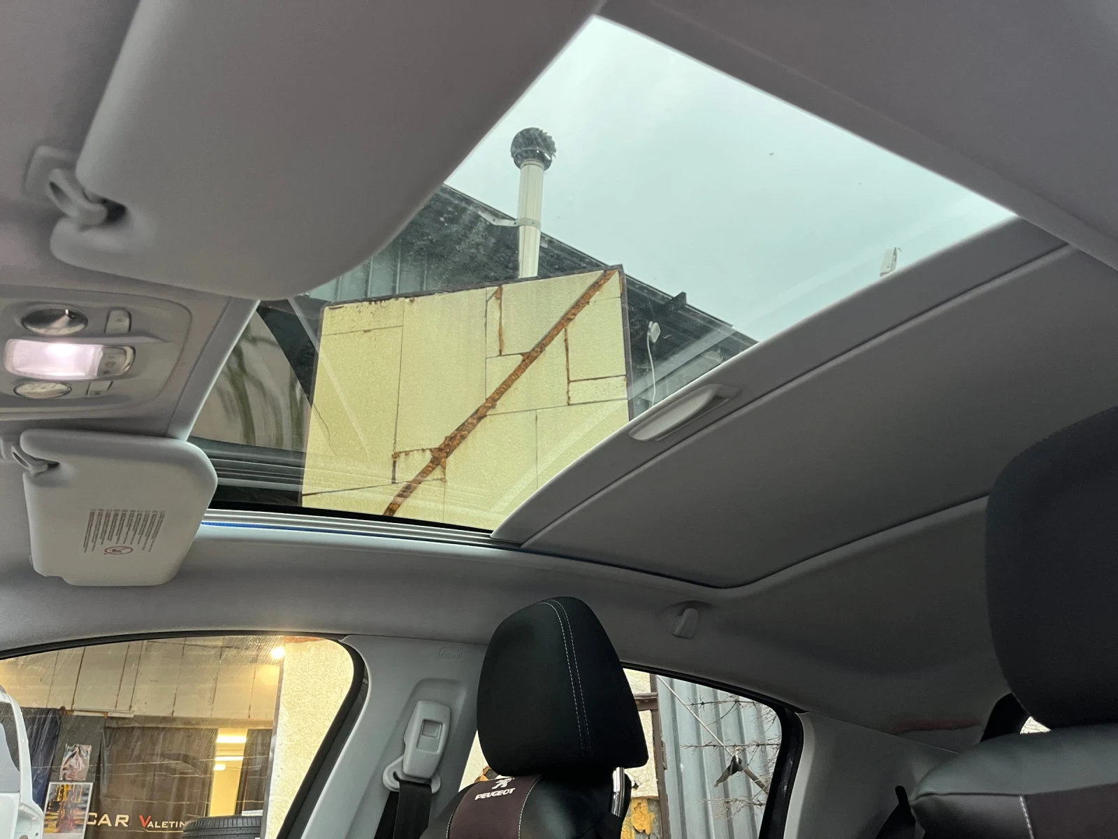 Peugeot 208 1.6 eHdi, снимка 11 - Автомобили и джипове - 53990656