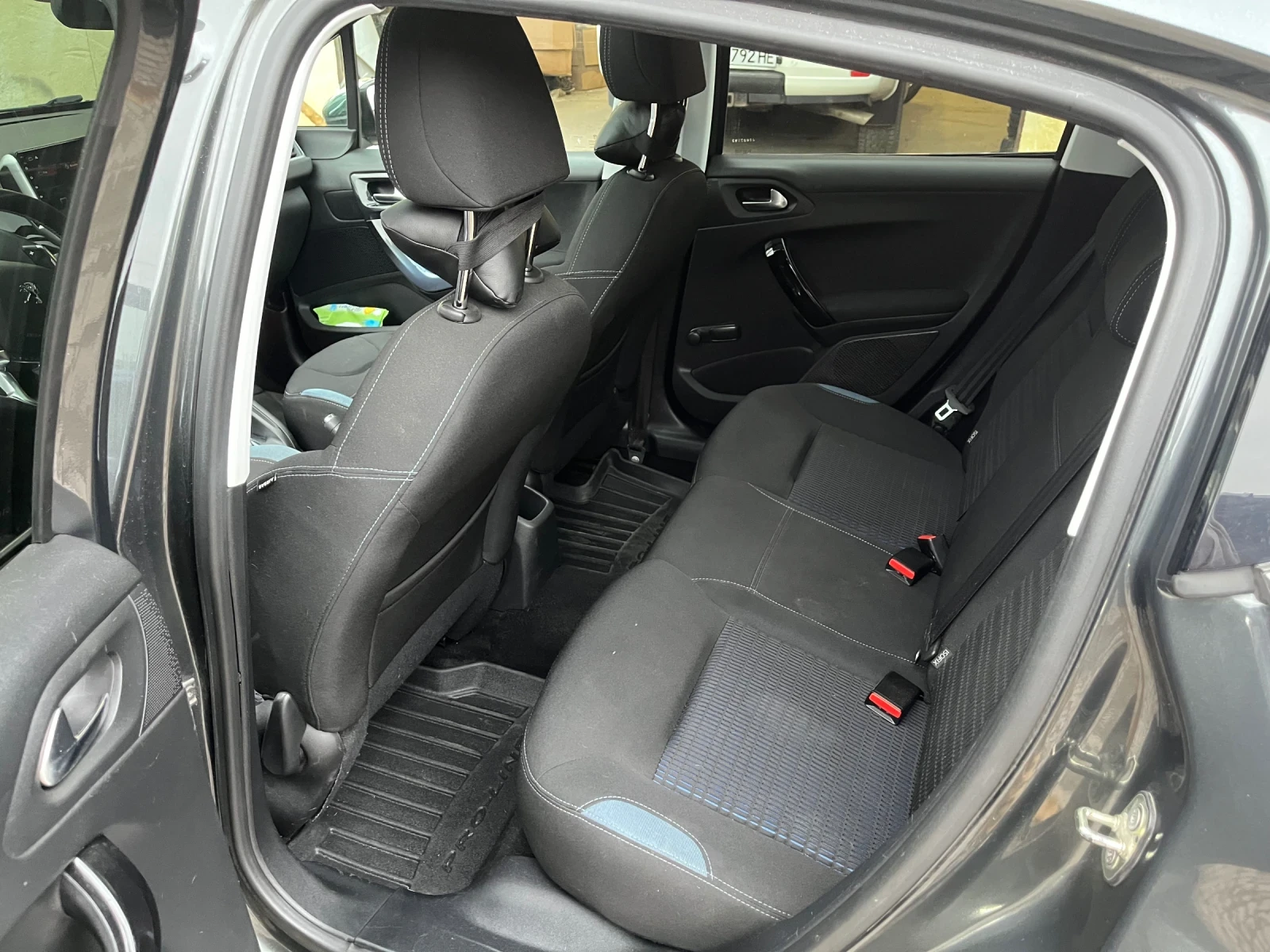 Peugeot 208 1.6 eHdi, снимка 16 - Автомобили и джипове - 53990656