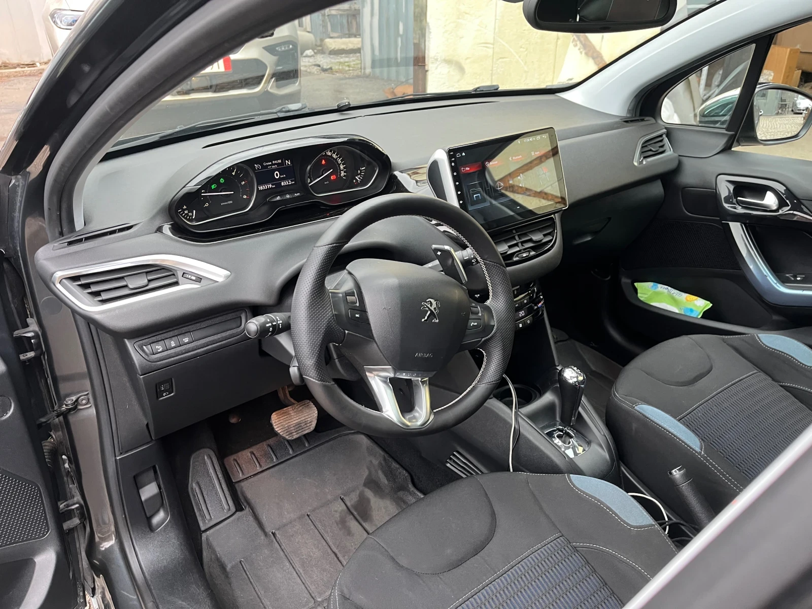 Peugeot 208 1.6 eHdi, снимка 10 - Автомобили и джипове - 53990656