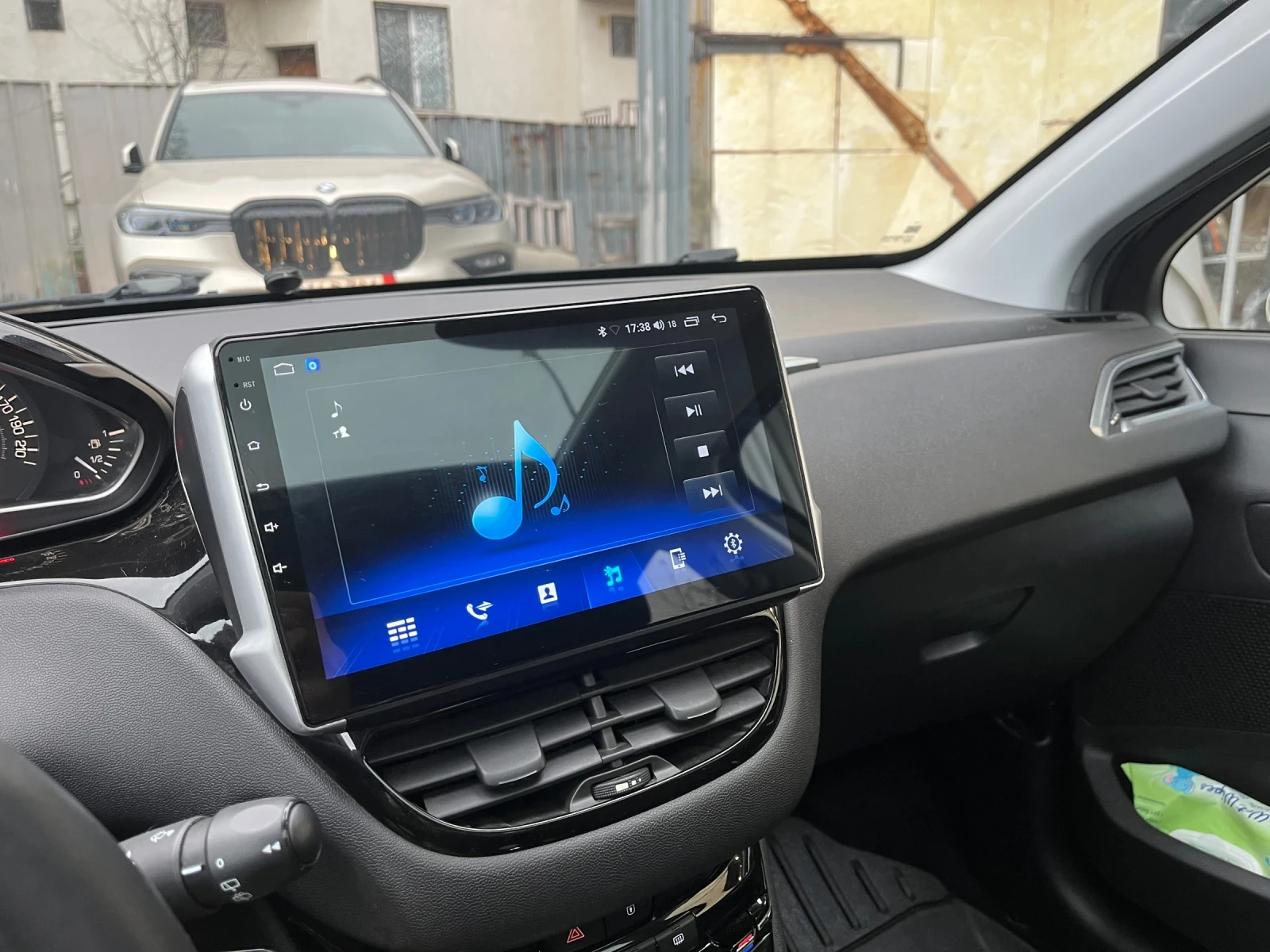 Peugeot 208 1.6 eHdi, снимка 9 - Автомобили и джипове - 53990656