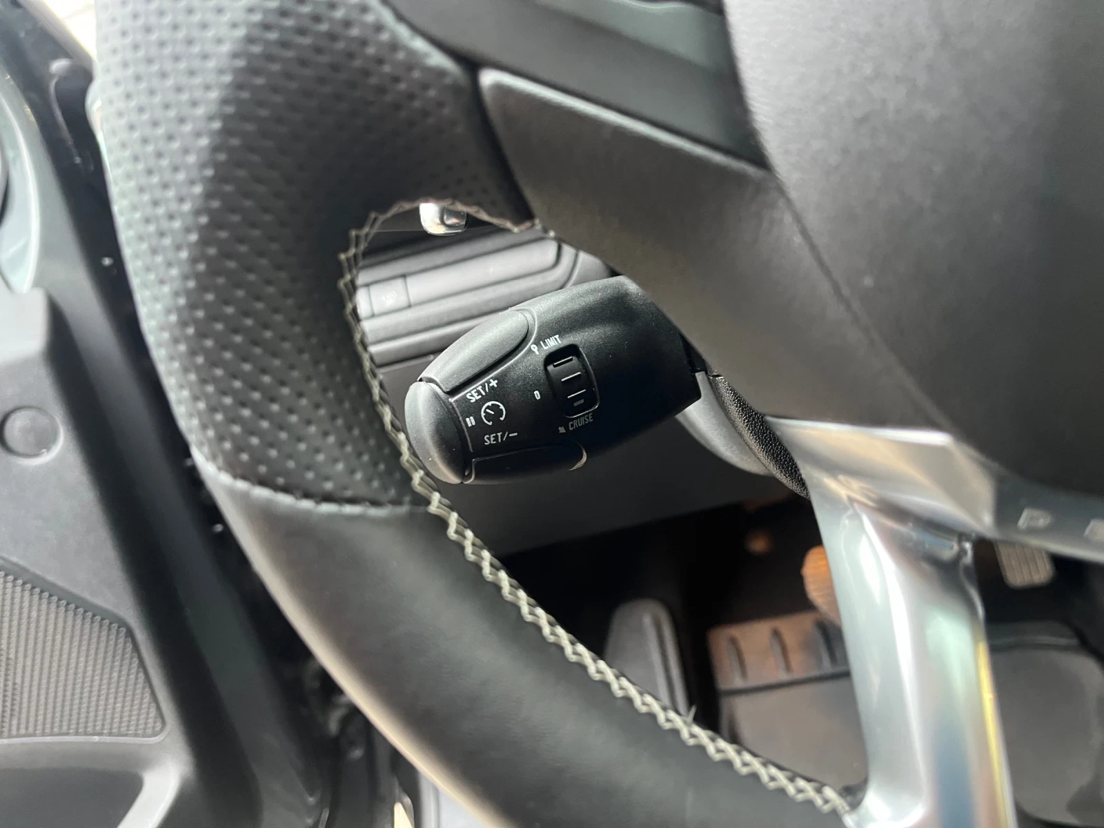 Peugeot 208 1.6 eHdi, снимка 13 - Автомобили и джипове - 53990656