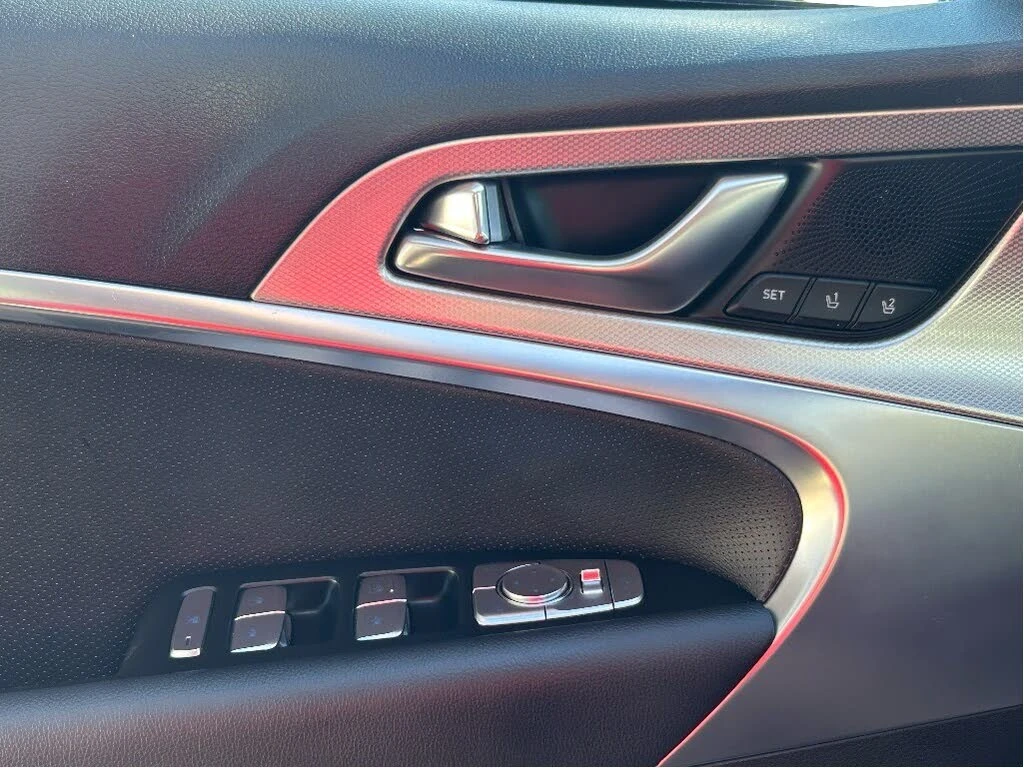 Genesis G70 2.5T Advanced AWD, снимка 9 - Автомобили и джипове - 54604973