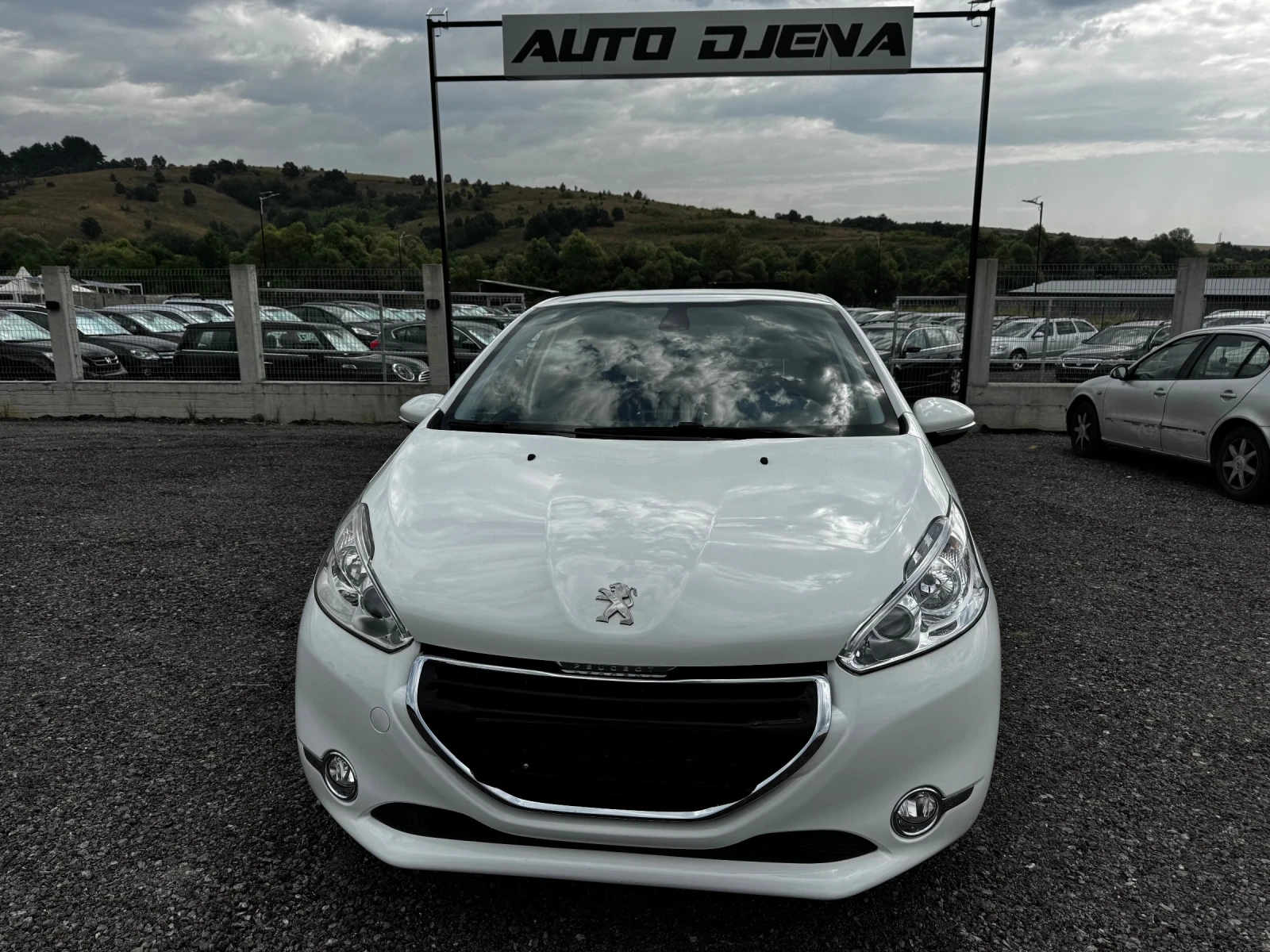 Peugeot 208 1.4 HDI-Allure!!!!, снимка 2 - Автомобили и джипове - 55376601