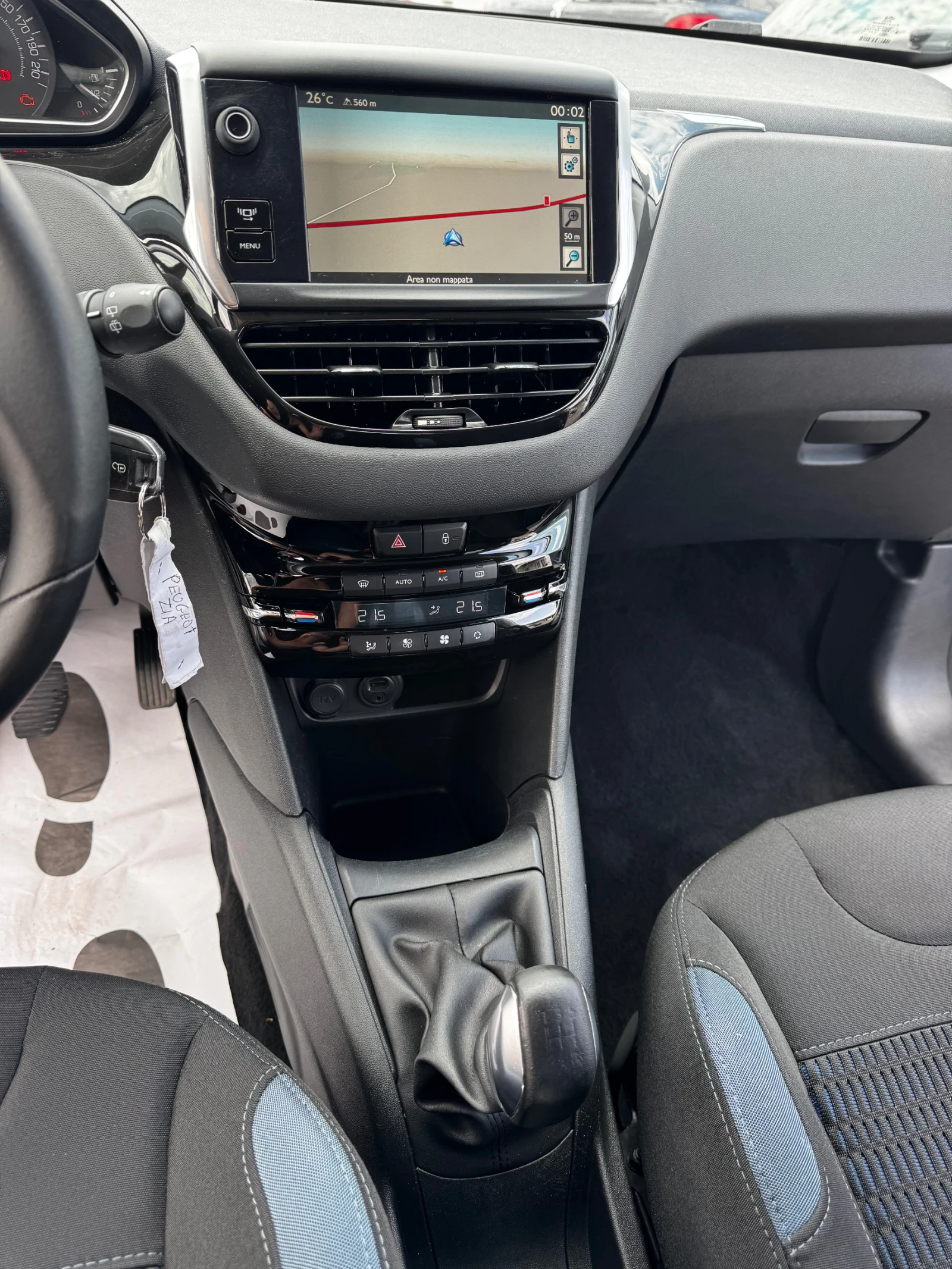 Peugeot 208 1.4 HDI-Allure!!!!, снимка 13 - Автомобили и джипове - 55376601