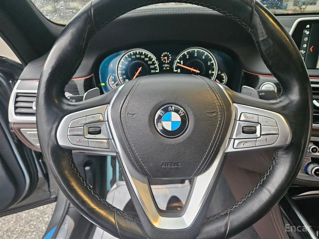 BMW 740 Li* XDRIVE* M* SPORT* HARMON* KARDON* ОБДУХВАНЕ* Д, снимка 9 - Автомобили и джипове - 55960519