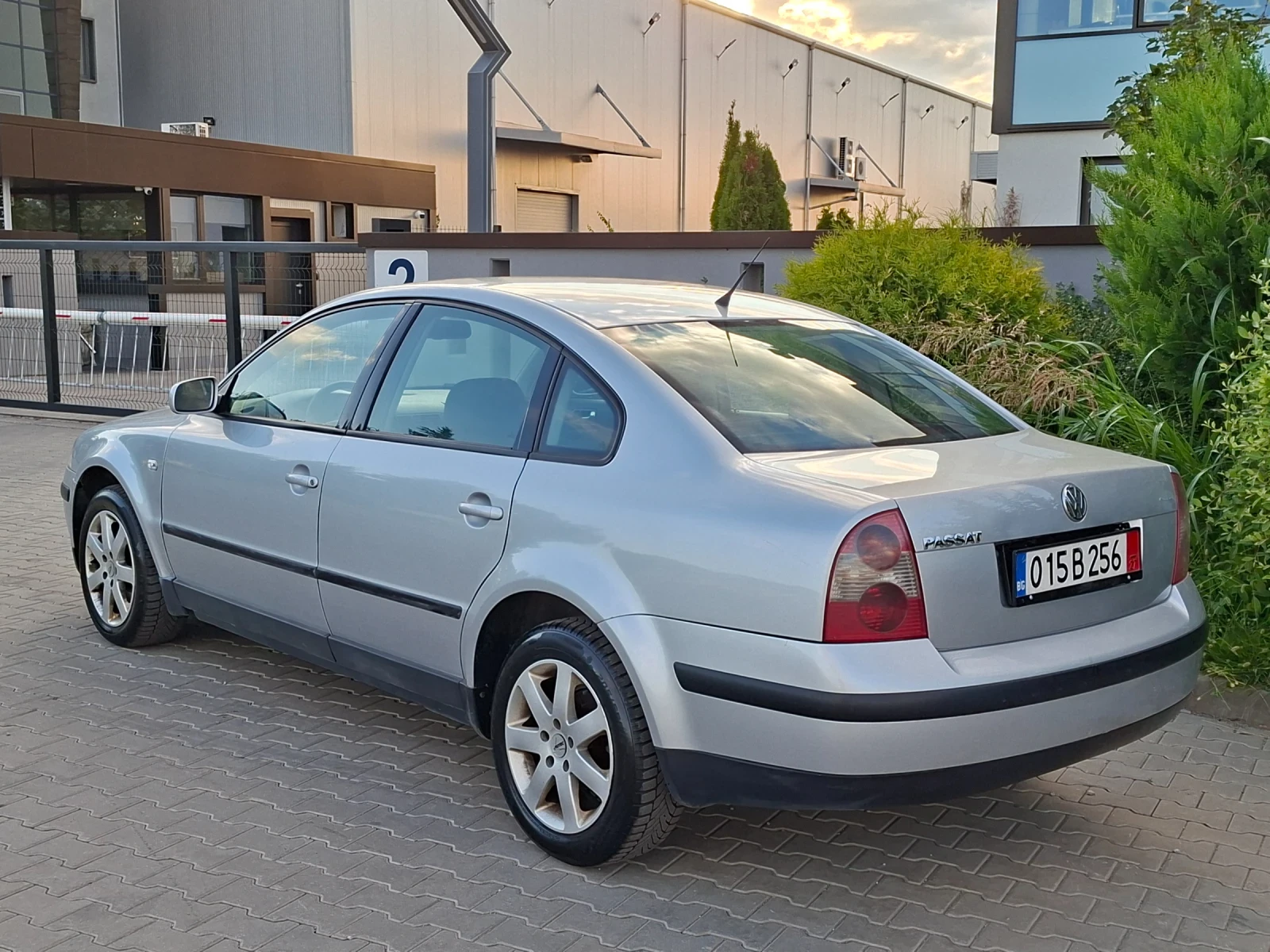 VW Passat 1.9TDI* (131кс)* 6-СКОРОСТИ* HOB BHOC* * , снимка 7 - Автомобили и джипове - 56059942