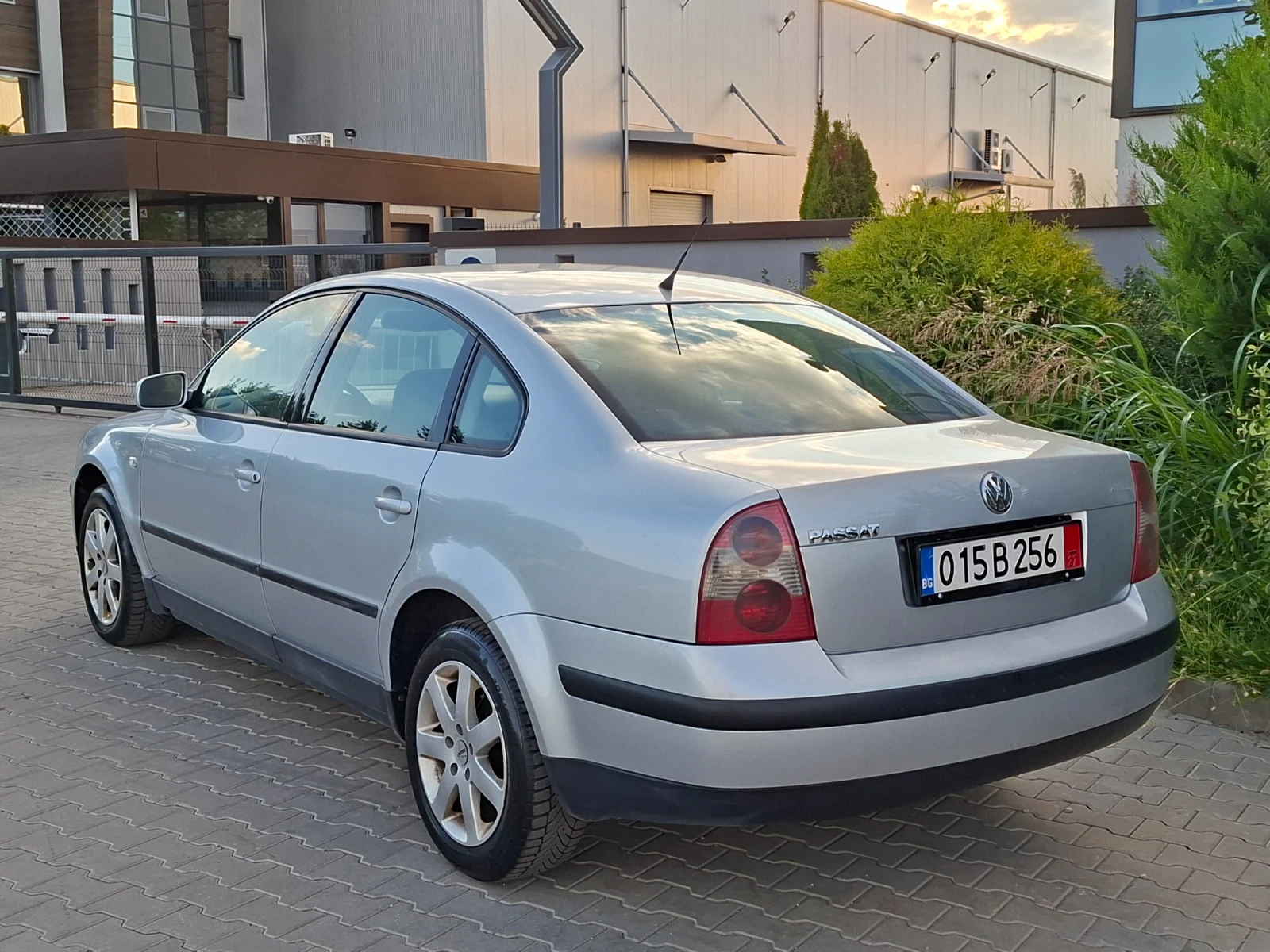 VW Passat 1.9TDI* (131кс)* 6-СКОРОСТИ* HOB BHOC* * , снимка 8 - Автомобили и джипове - 56059942