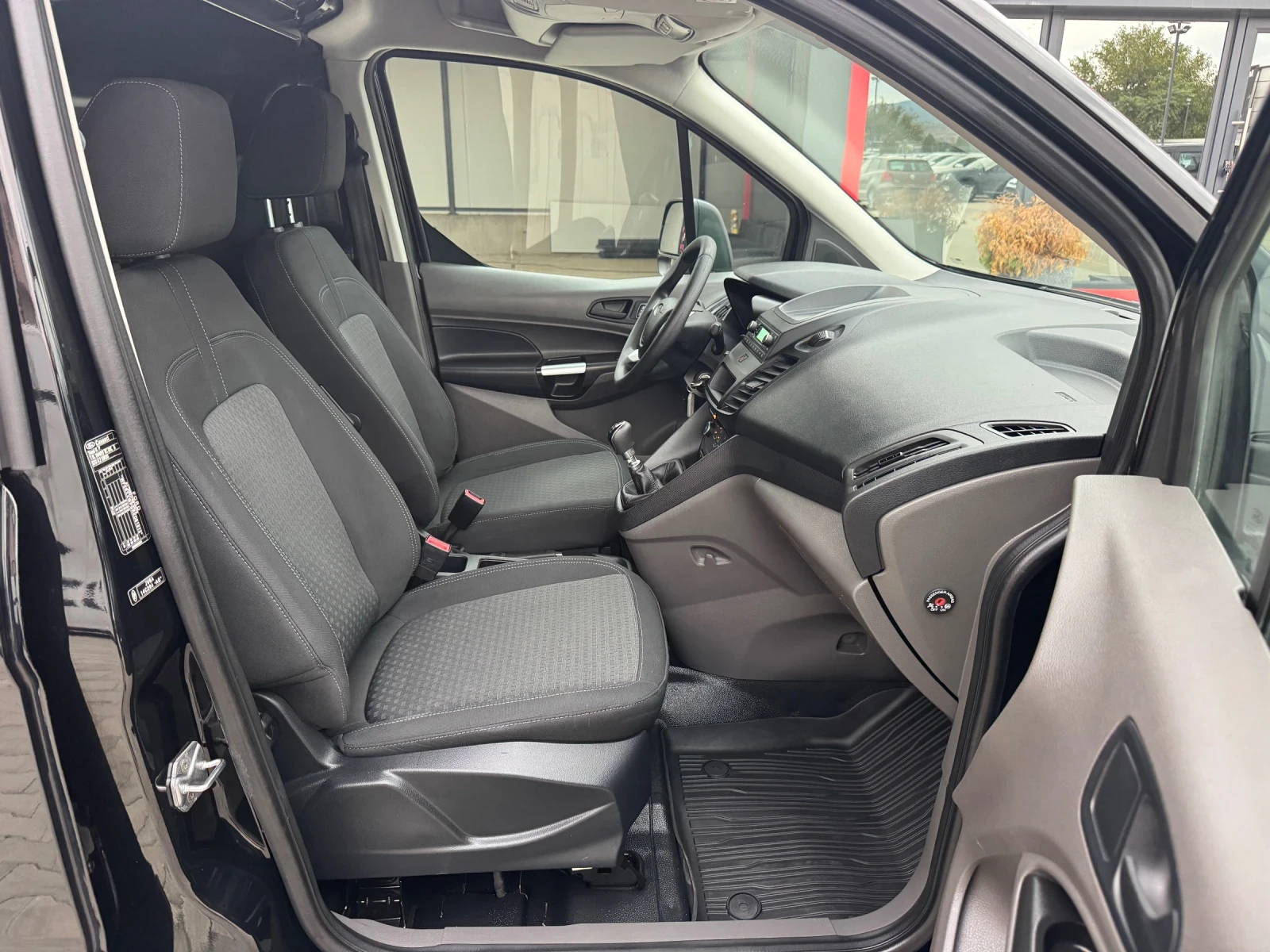 Ford Connect 1.5TDCI TOP, снимка 13 - Автомобили и джипове - 56088257