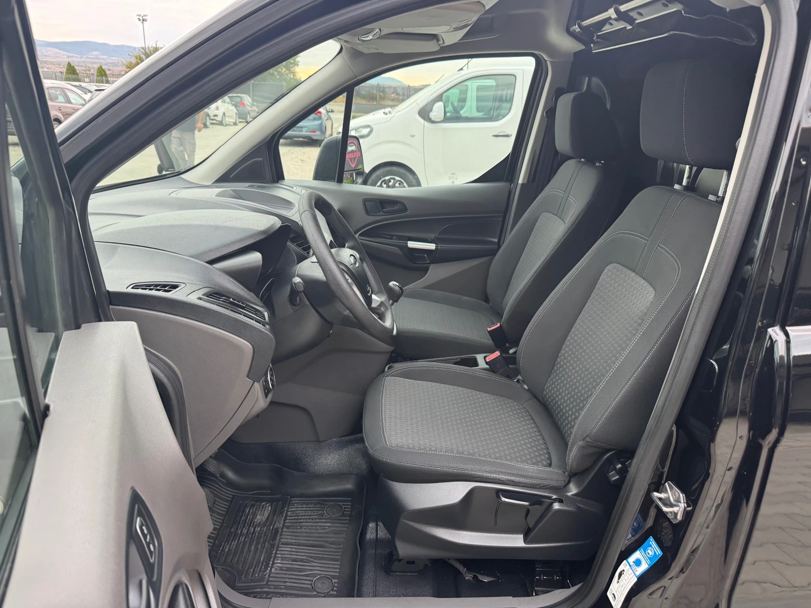 Ford Connect 1.5TDCI TOP, снимка 10 - Автомобили и джипове - 56088257