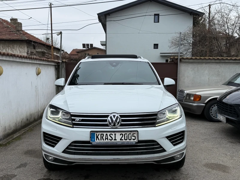 VW Touareg 3.0TDI FACELIFT R-LINE PANORAMA NAVI XENON, снимка 2 - Автомобили и джипове - 52795556