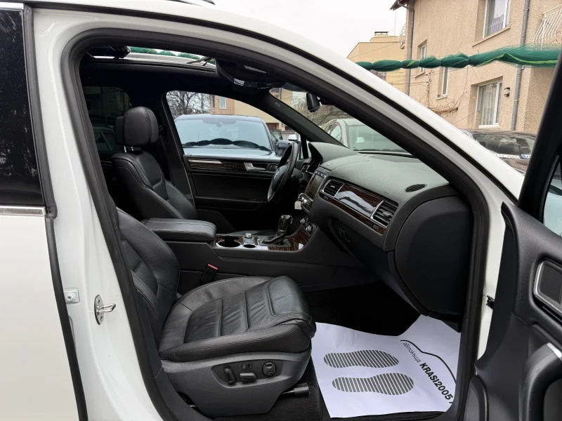 VW Touareg 3.0TDI FACELIFT R-LINE PANORAMA NAVI XENON, снимка 13 - Автомобили и джипове - 52795556