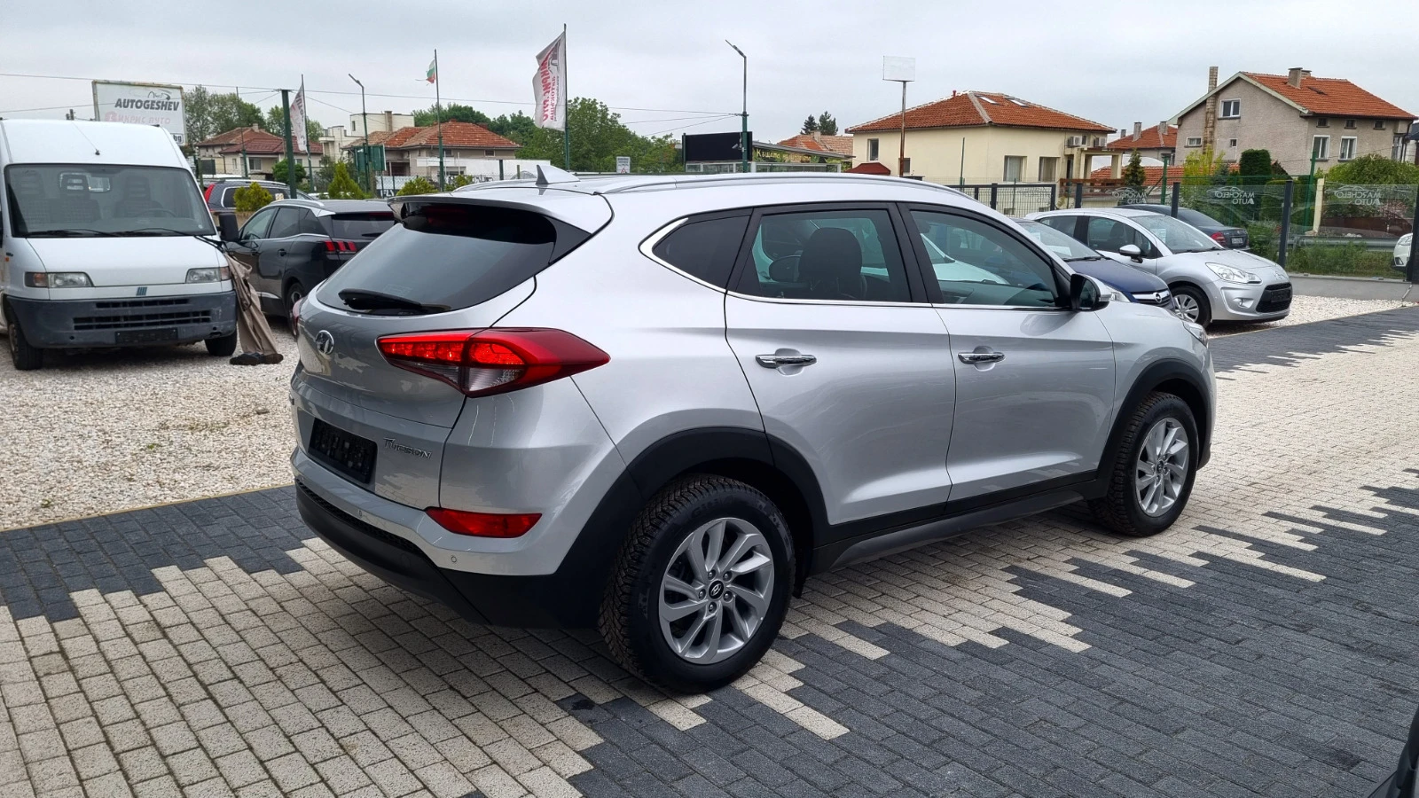 Hyundai Tucson 1.7CRDI NAVI//KEY LESS//KAMERA//ГАРАНЦИЯ!!! - изображение 3