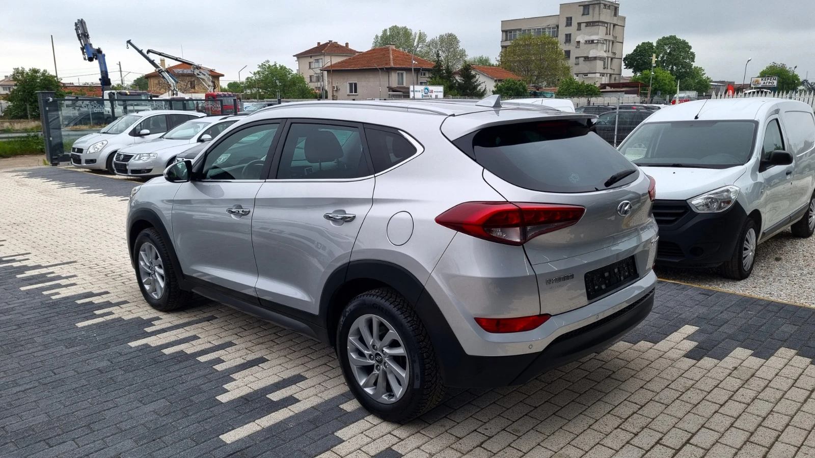 Hyundai Tucson 1.7CRDI NAVI//KEY LESS//KAMERA//ГАРАНЦИЯ!!! - изображение 5