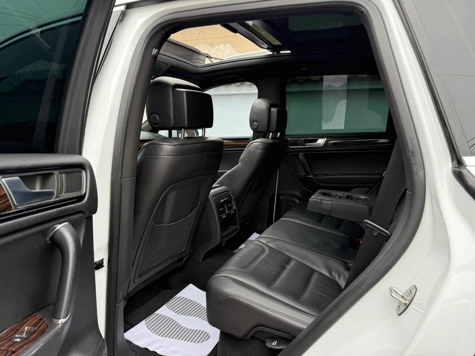 VW Touareg 3.0TDI FACELIFT R-LINE PANORAMA NAVI XENON | Mobile.bg � ����������� 15