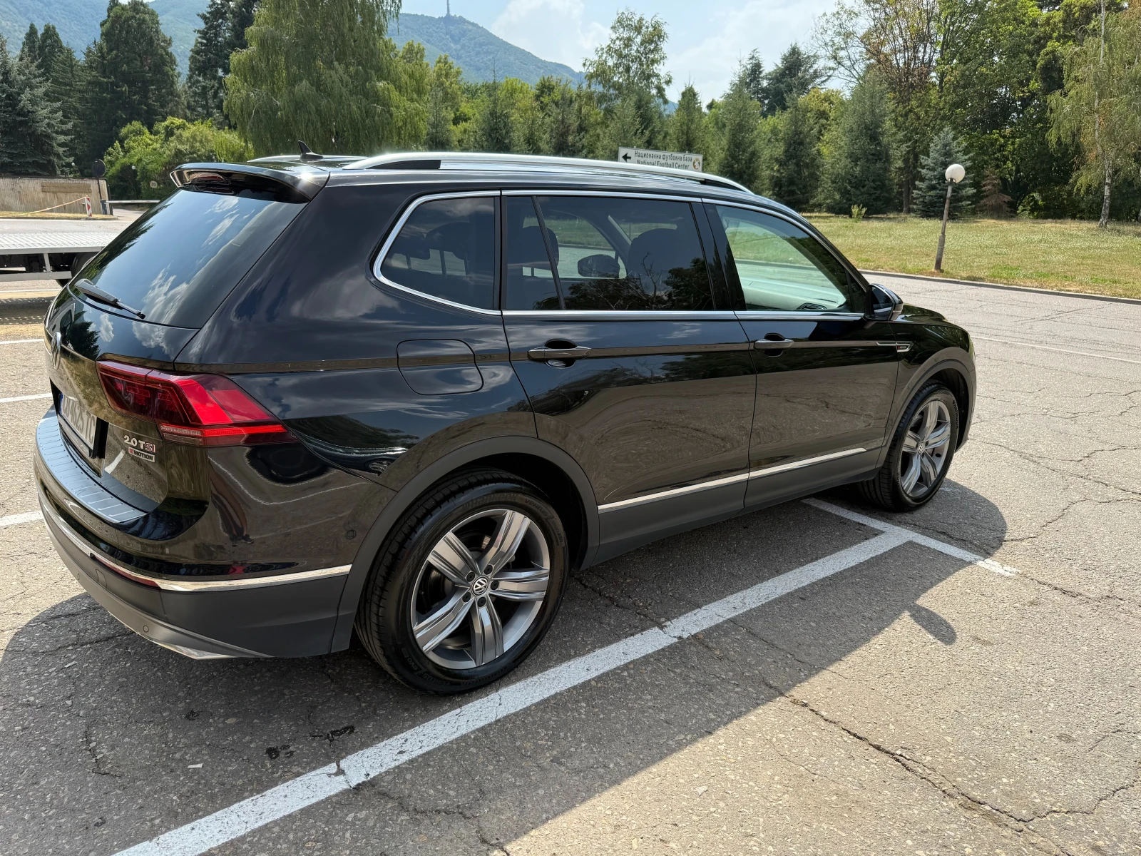 VW Tiguan Highline 4MOTION 2.0 TSI, снимка 3 - Автомобили и джипове - 55559637
