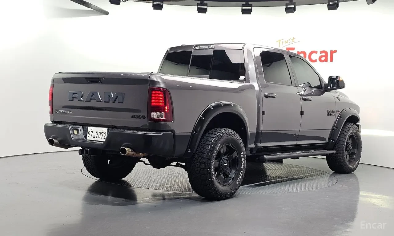 Dodge RAM 1500 5.7* Crew Cab* ПОДГРЕВ* ОБДУХ* ЛИЗИНГ, снимка 3 - Автомобили и джипове - 55706404