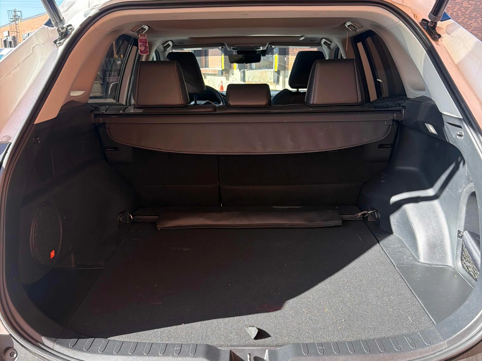 Toyota Rav4 Hybrid Limited AWD | CARFAX | АВТОФИНАНСИРАНЕ, снимка 17 - Автомобили и джипове - 56045977