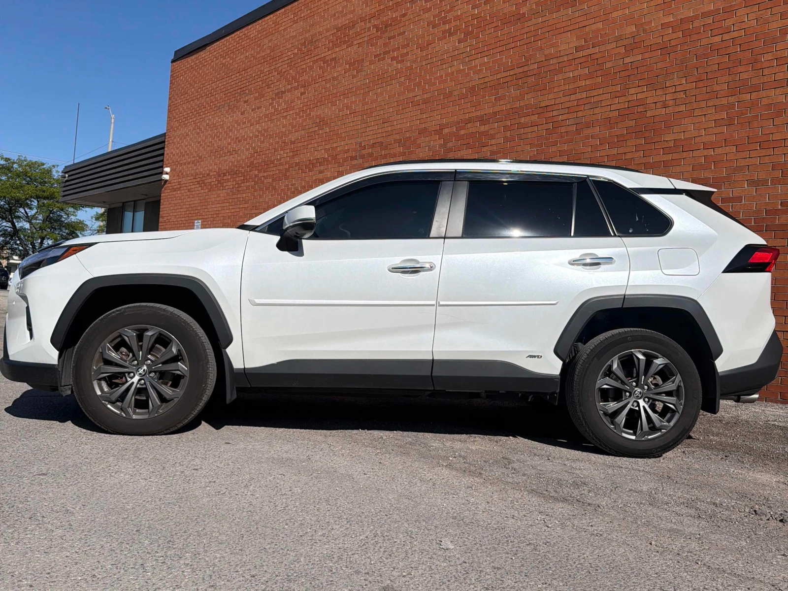 Toyota Rav4 Hybrid Limited AWD | CARFAX | АВТОФИНАНСИРАНЕ, снимка 3 - Автомобили и джипове - 56045977