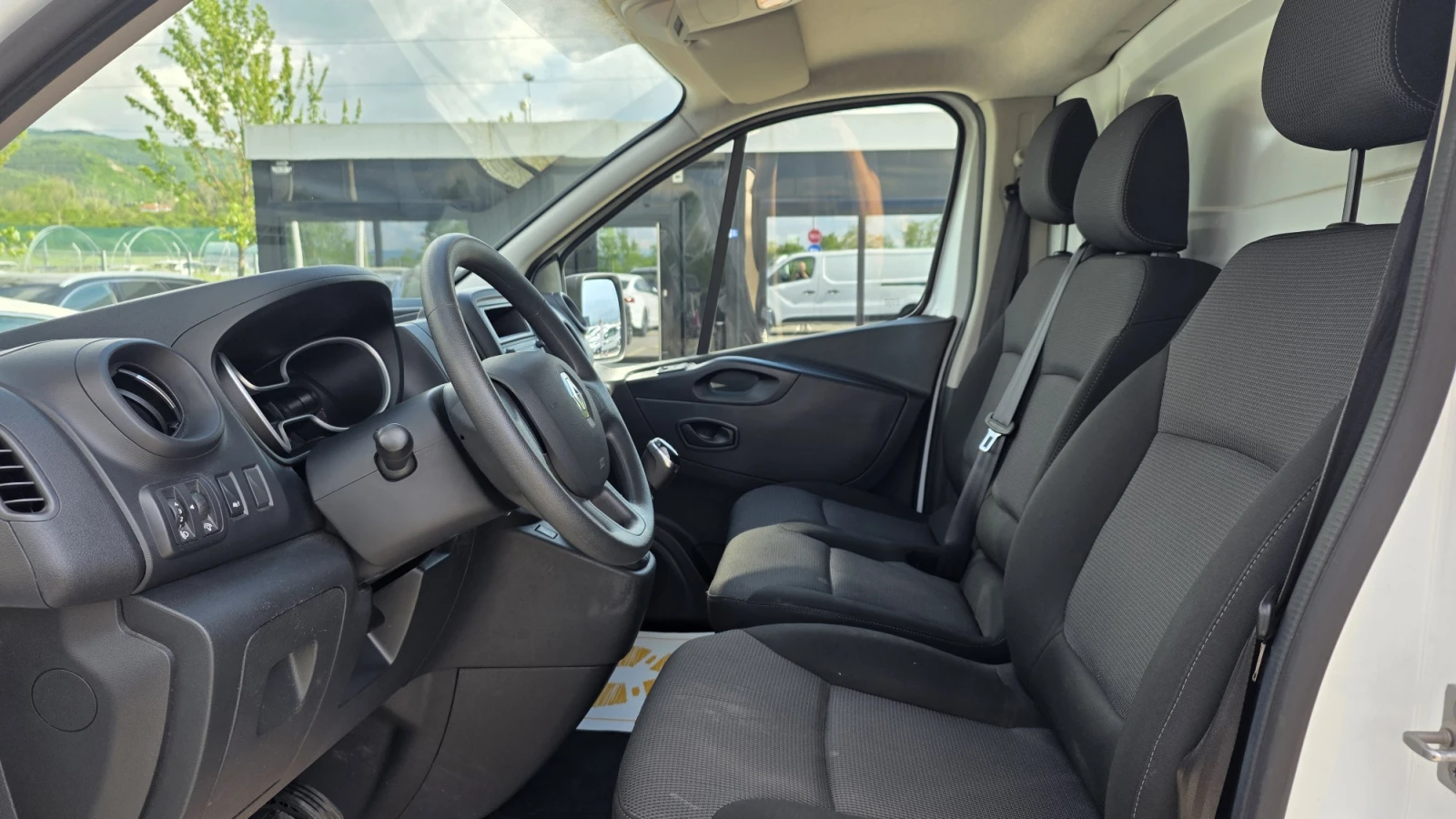 Renault Trafic 2.0dCi/120к.с./L2H1, снимка 13 - Бусове и автобуси - 54621038