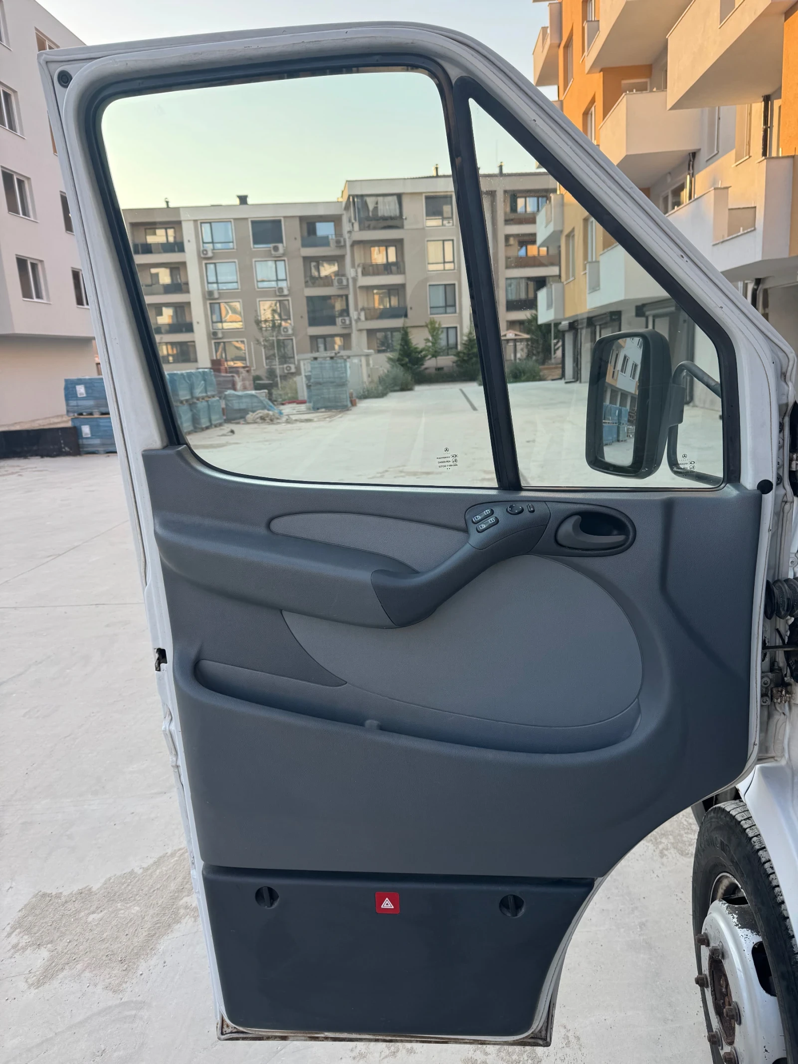 Mercedes-Benz Sprinter 616 Самосвал климатик, снимка 8 - Бусове и автобуси - 55795418