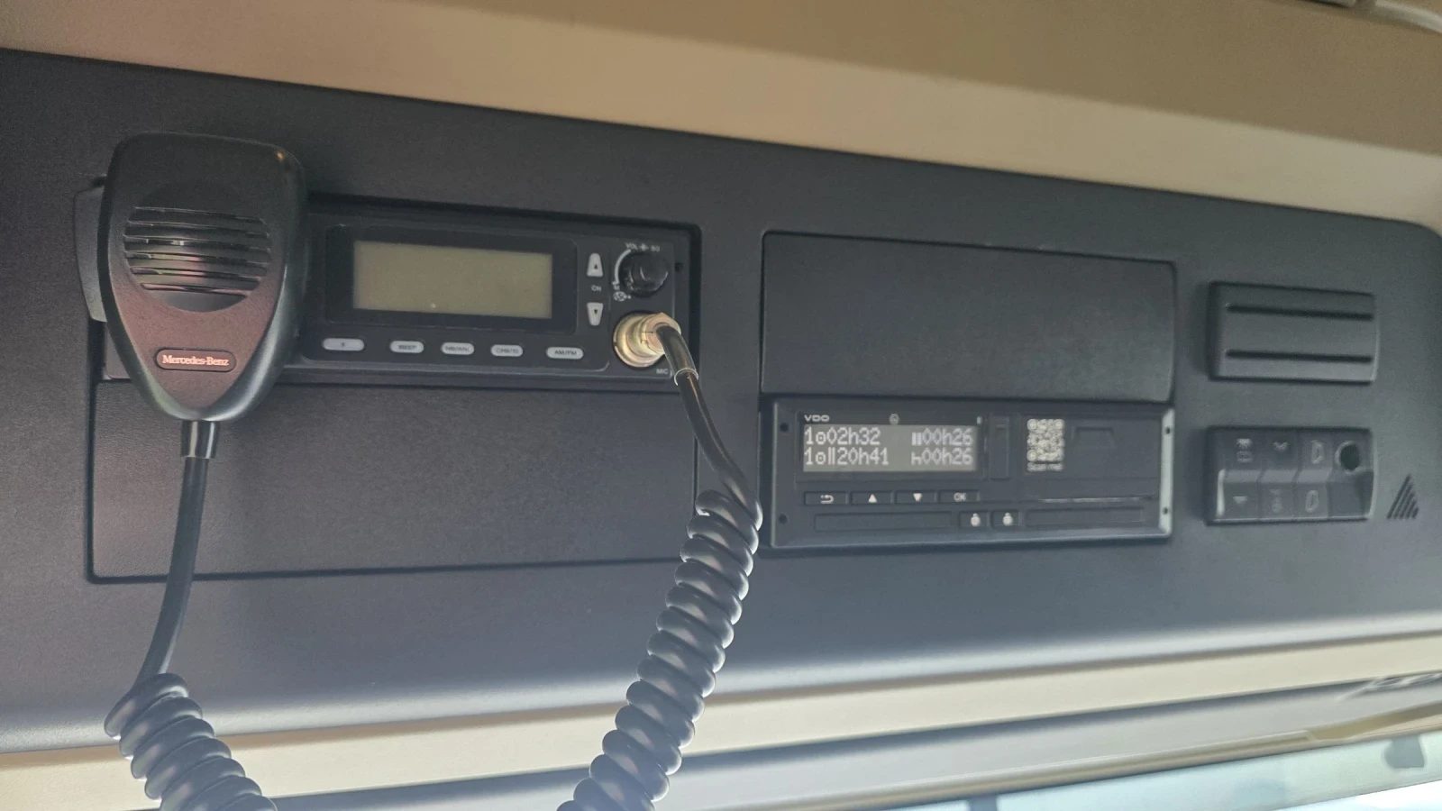 Mercedes-Benz Actros 18 45 EURO 6 МЕГА Хидравличен лафет, снимка 3 - Камиони - 54164092