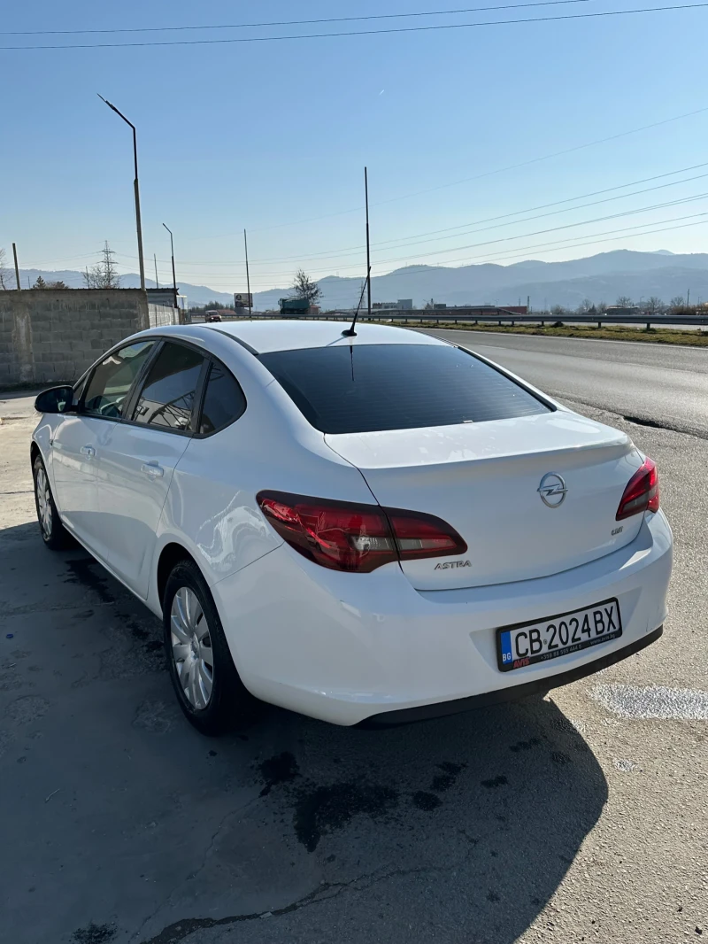 Opel Astra 1.6 CDTI, снимка 4 - Автомобили и джипове - 49029029