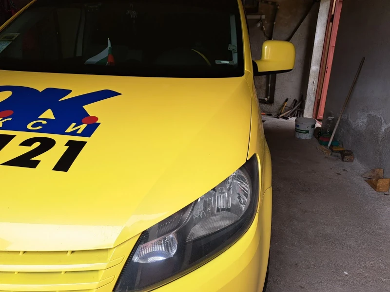 VW Caddy, снимка 5 - Автомобили и джипове - 52520350