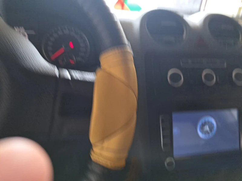 VW Caddy, снимка 7 - Автомобили и джипове - 52520350