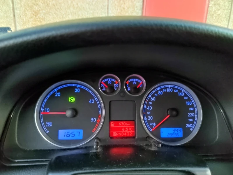 VW Passat 1.9 131 automat, снимка 10 - Автомобили и джипове - 52858912