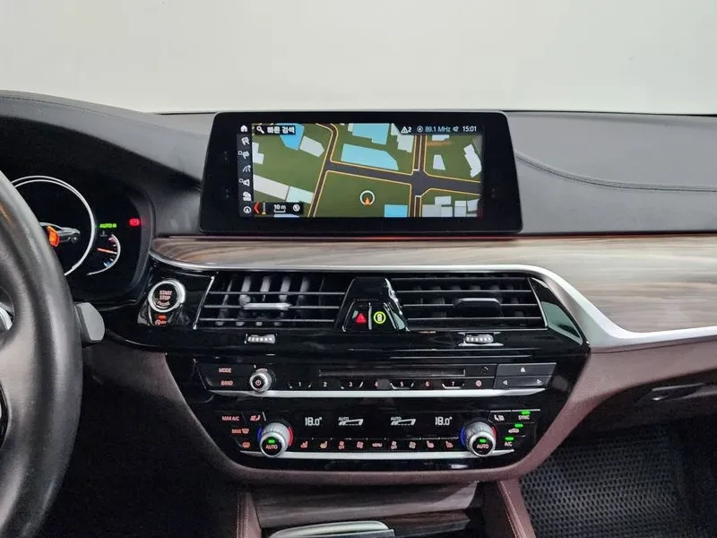 BMW 530 I xDrive M Sports Plus, снимка 12 - Автомобили и джипове - 55132504