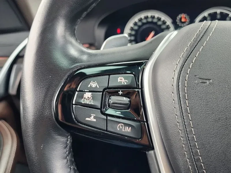 BMW 530 I xDrive M Sports Plus, снимка 16 - Автомобили и джипове - 55132504