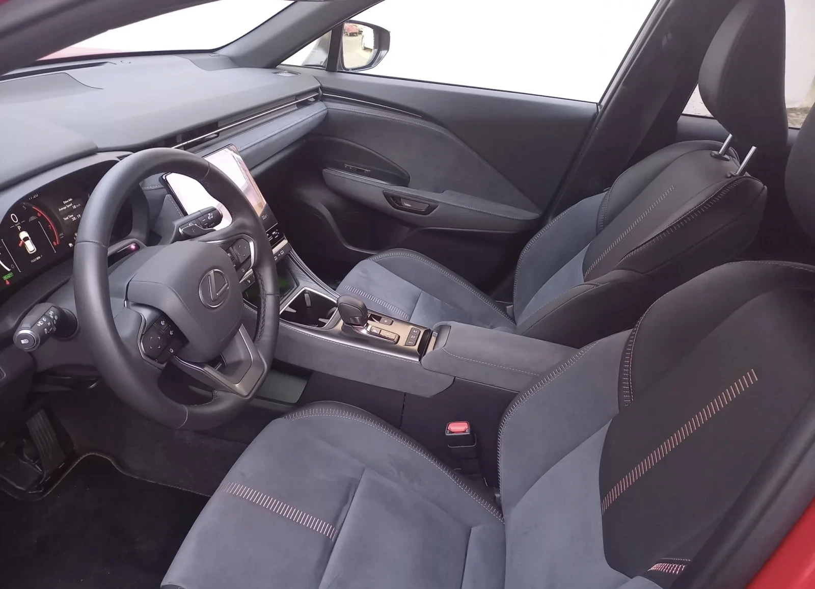 Lexus LBX Full / 10 години гаранция / Нов / 4х4 / Luxury  - изображение 5