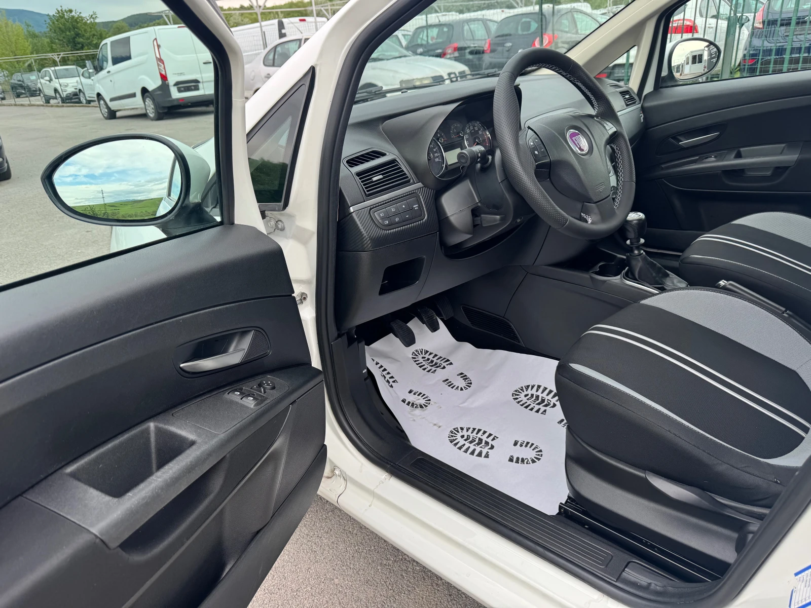 Fiat Punto Grande 1.2i - изображение 8