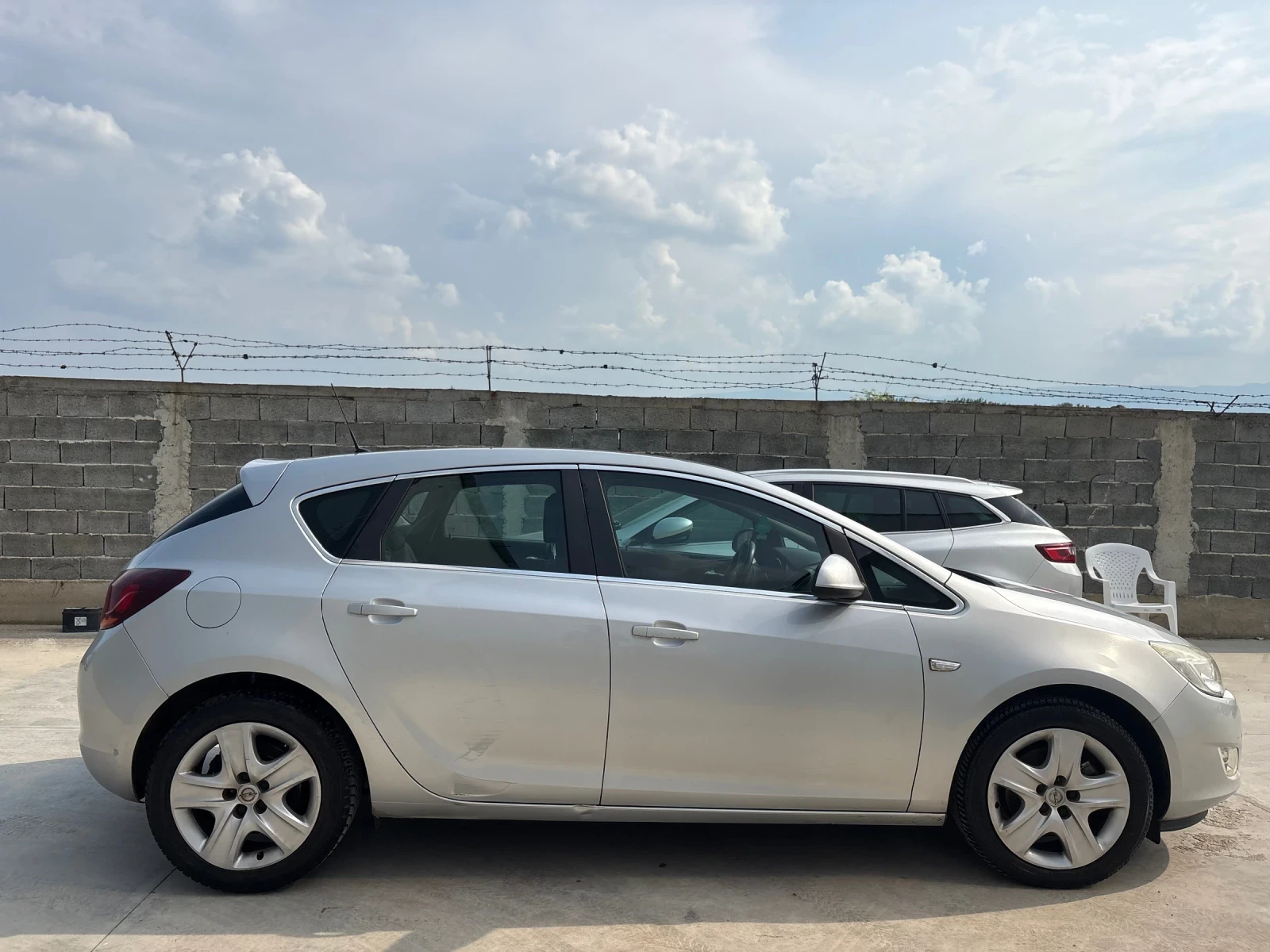 Opel Astra J 1.7 CDTi* Пълна история* 2 чифта джанти гуми - изображение 7