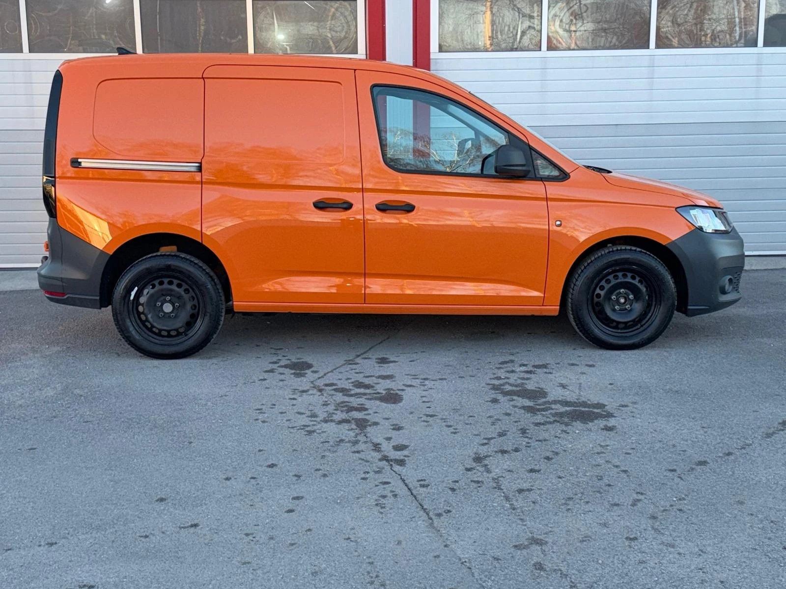 VW Caddy 2.0TDI KLIMATTRONIK NAVI 6-СКОРОСТИ EVRO 6C N1!! - изображение 7