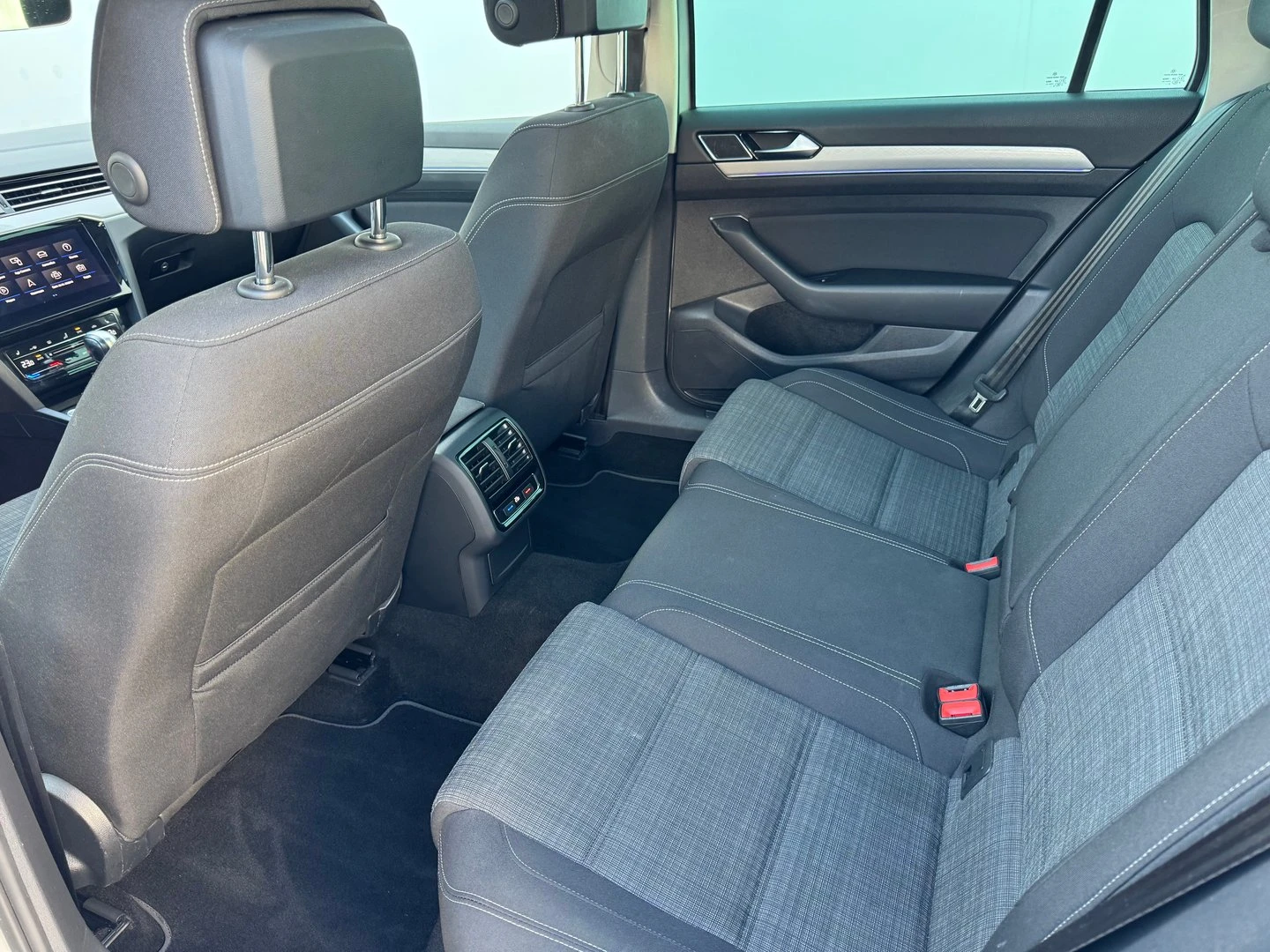 VW Passat VW Passat Var. Business 2.0TDI SCR 4MOT DSG - изображение 8